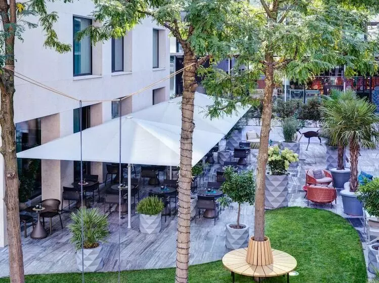 Stage 12 Hotel By Penz