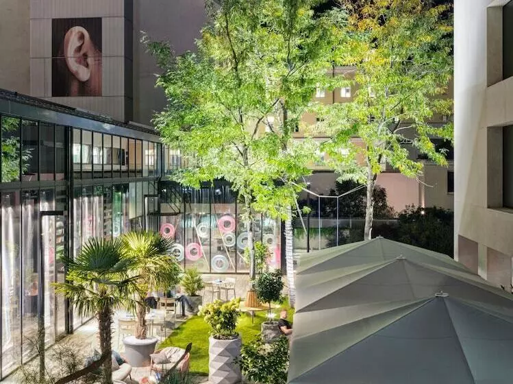 Stage 12 Hotel By Penz