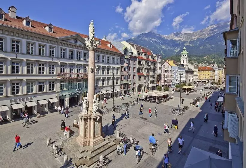 Stage 12 Hotel By Penz