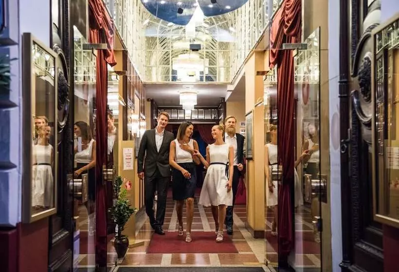 Theaterhotel & Suites Wien