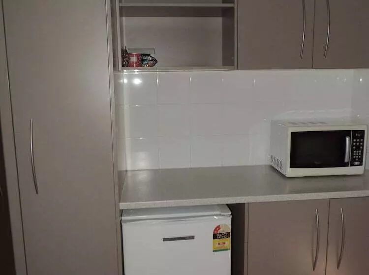 Отель Burke & Wills Mt Isa