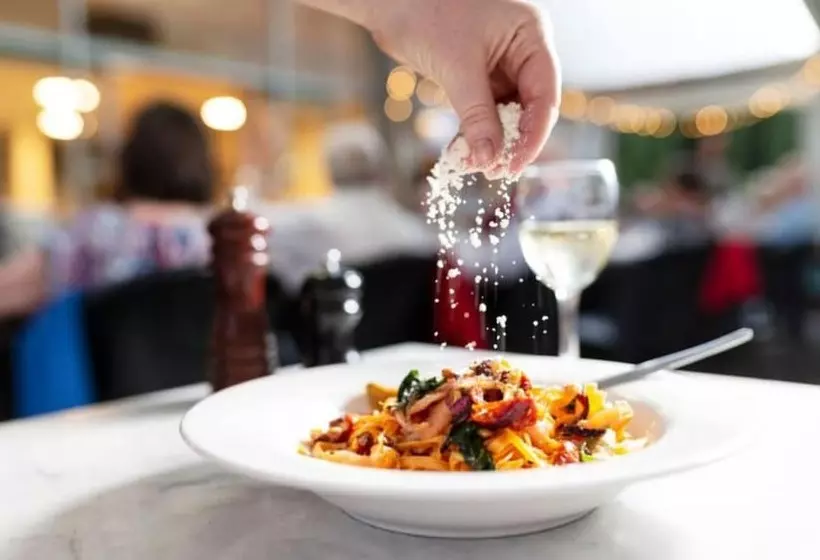 Forrest Hotel & Apartments