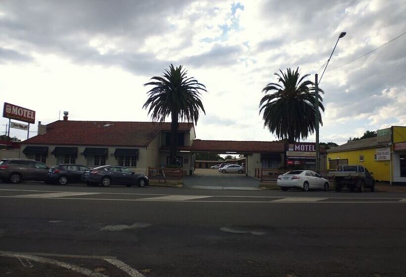 בית מלון כפרי Burke & Wills Motor Inn