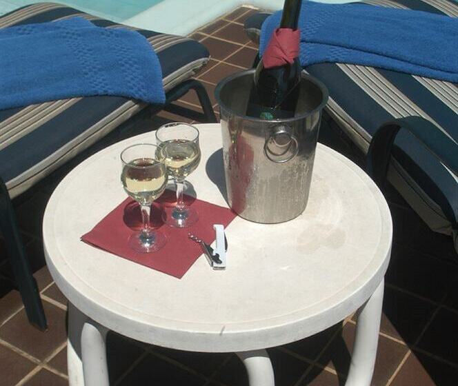 בית מלון כפרי Burke & Wills Motor Inn