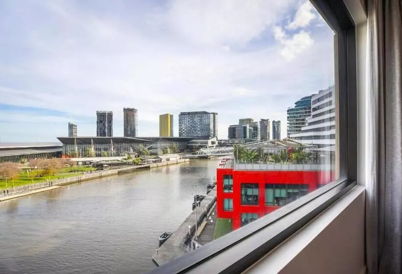 Отель Crowne Plaza Melbourne, An Ihg