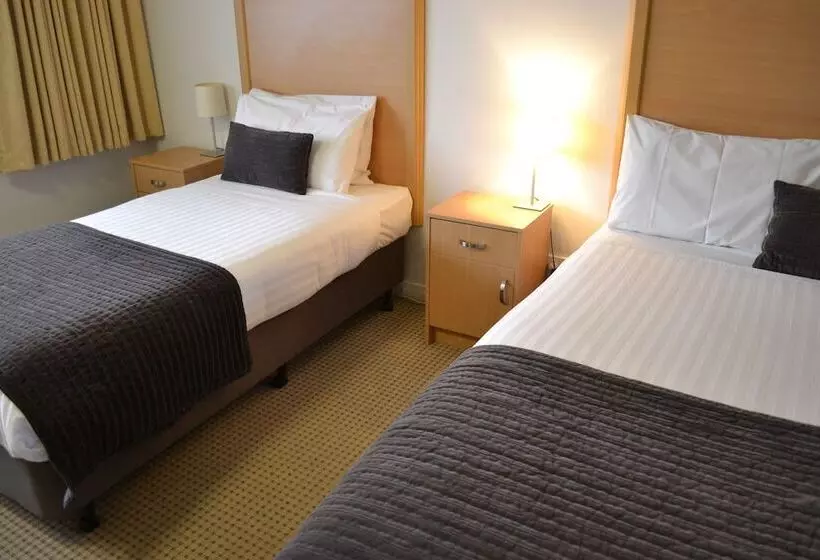 בית מלון כפרי Eastern Sands City Centre