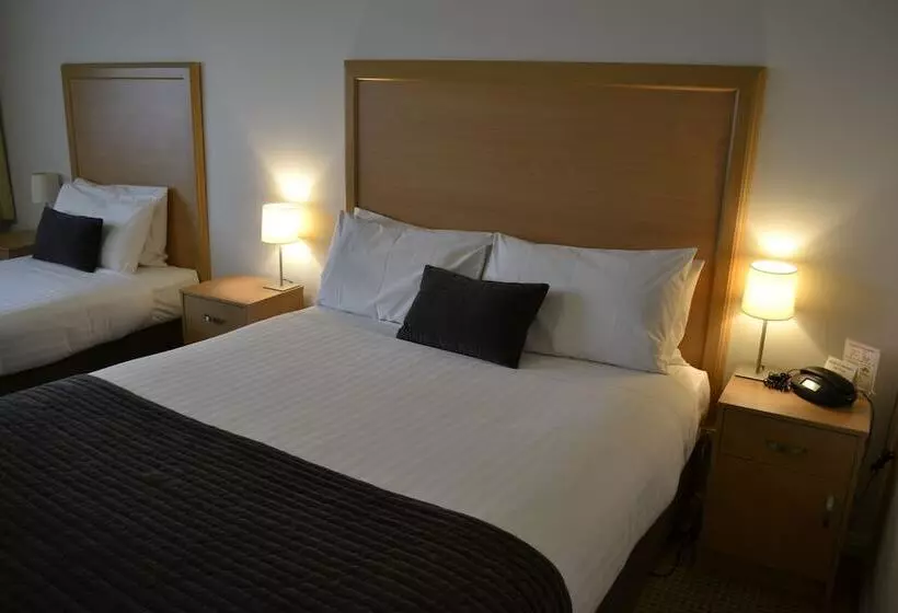 בית מלון כפרי Eastern Sands City Centre