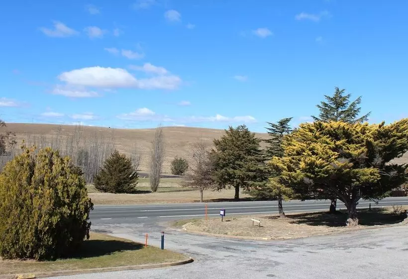 Отель Snow Season Motor Inn