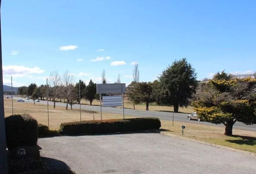 Отель Snow Season Motor Inn