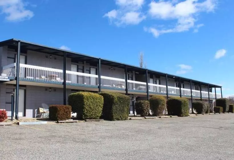 Отель Snow Season Motor Inn