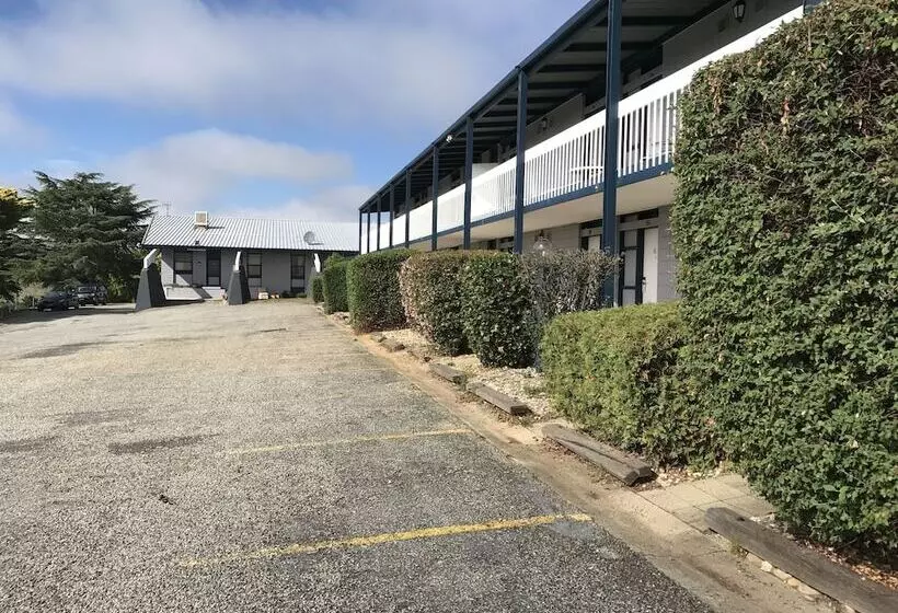 Отель Snow Season Motor Inn