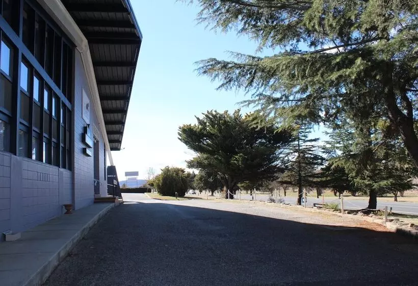 Отель Snow Season Motor Inn