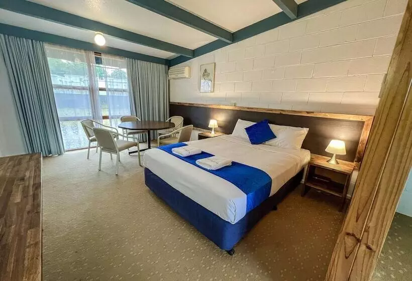 Отель Snow Season Motor Inn