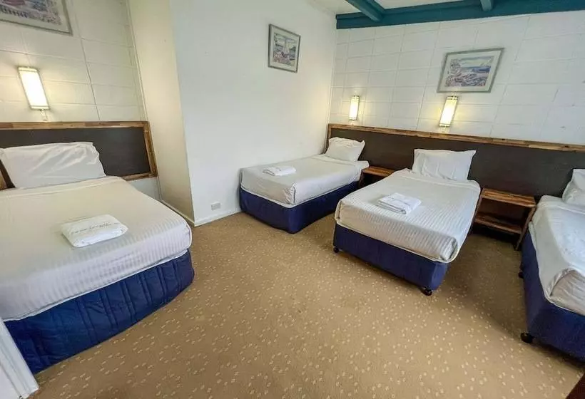 Отель Snow Season Motor Inn