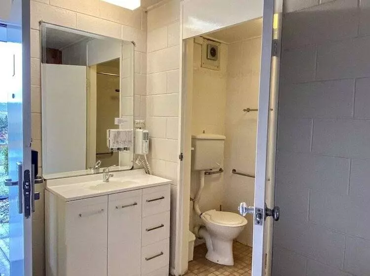 Отель Snow Season Motor Inn