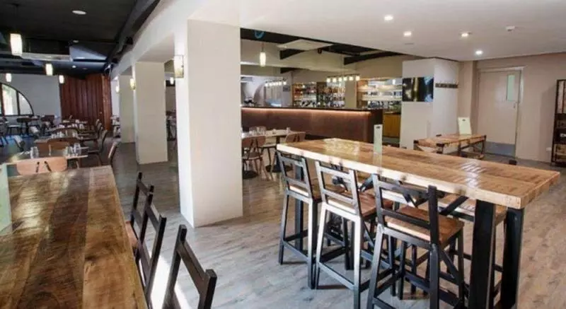 Отель The Metropolitan Spring Hill