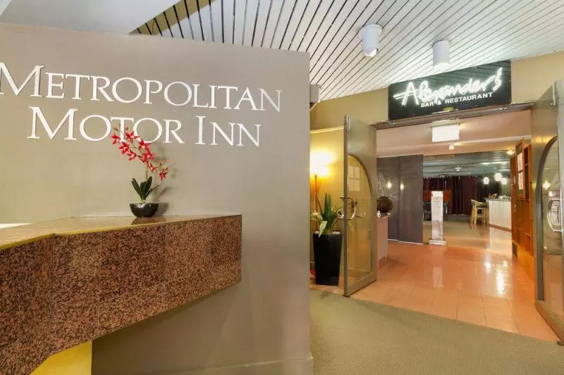 Отель The Metropolitan Spring Hill