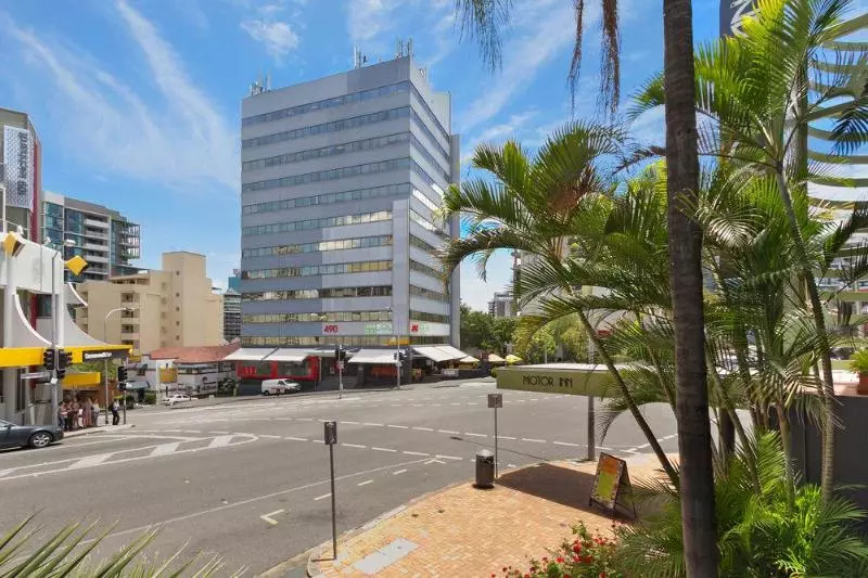 Отель The Metropolitan Spring Hill