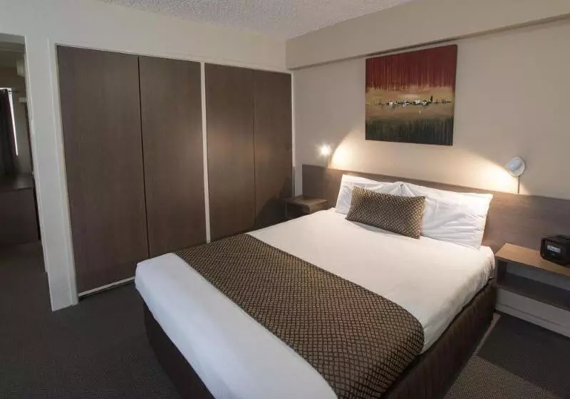 Отель The Metropolitan Spring Hill