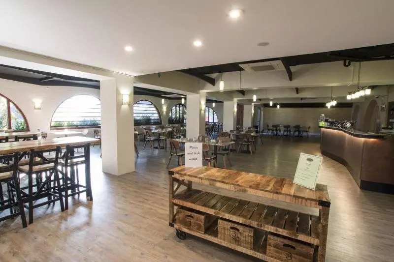 Отель The Metropolitan Spring Hill