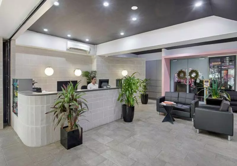 Отель The Metropolitan Spring Hill