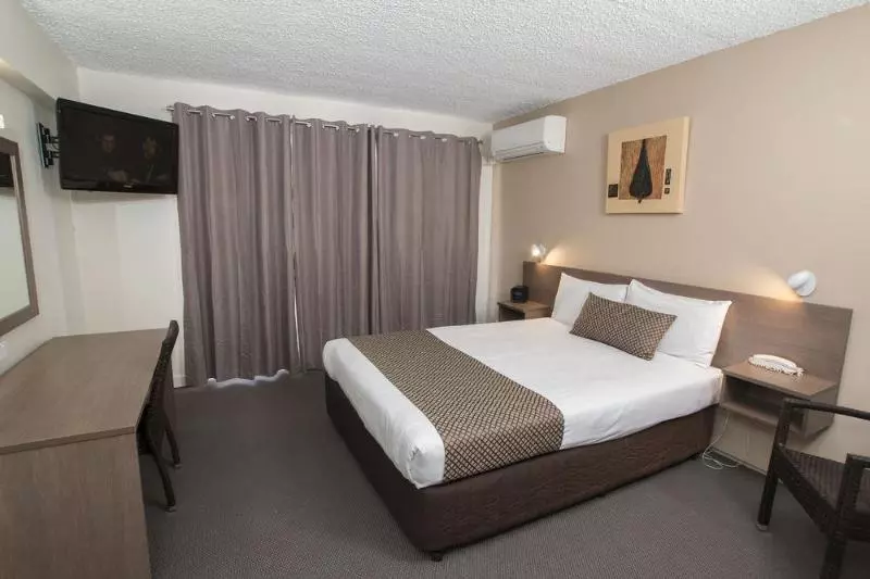 Отель The Metropolitan Spring Hill