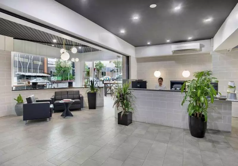 Отель The Metropolitan Spring Hill