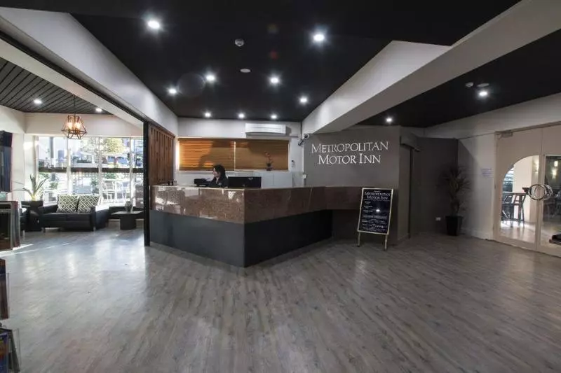 Отель The Metropolitan Spring Hill