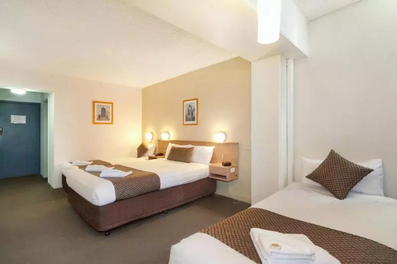 Отель The Metropolitan Spring Hill