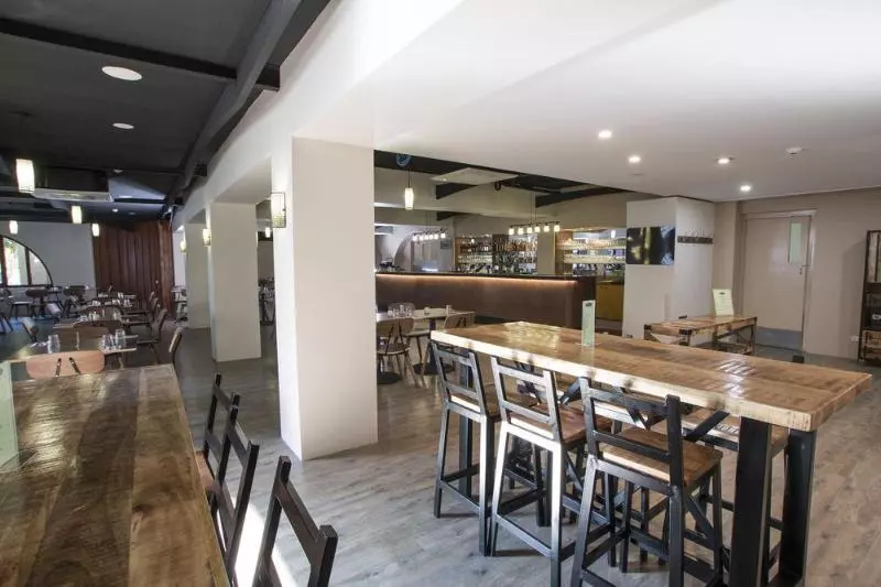 Отель The Metropolitan Spring Hill