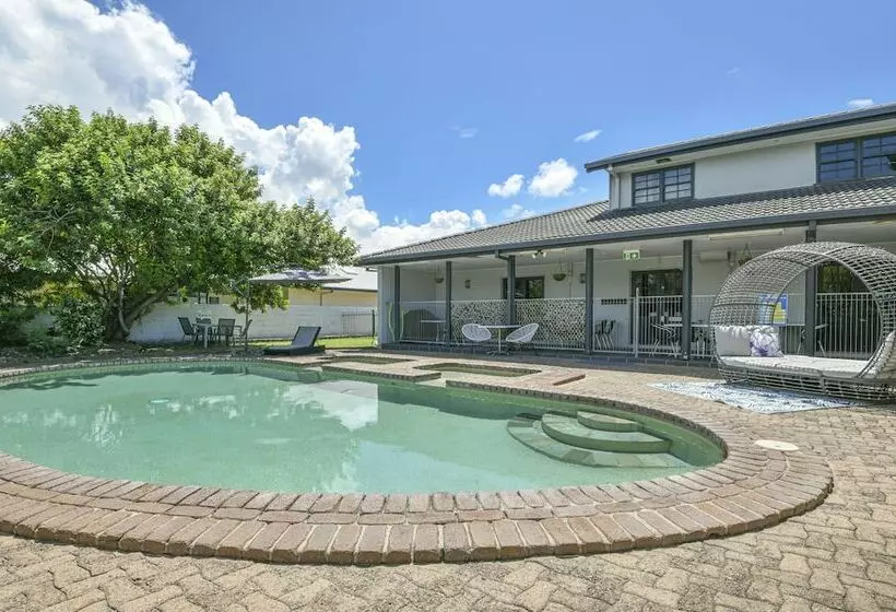 فندق على الطريق Alara Motor Inn