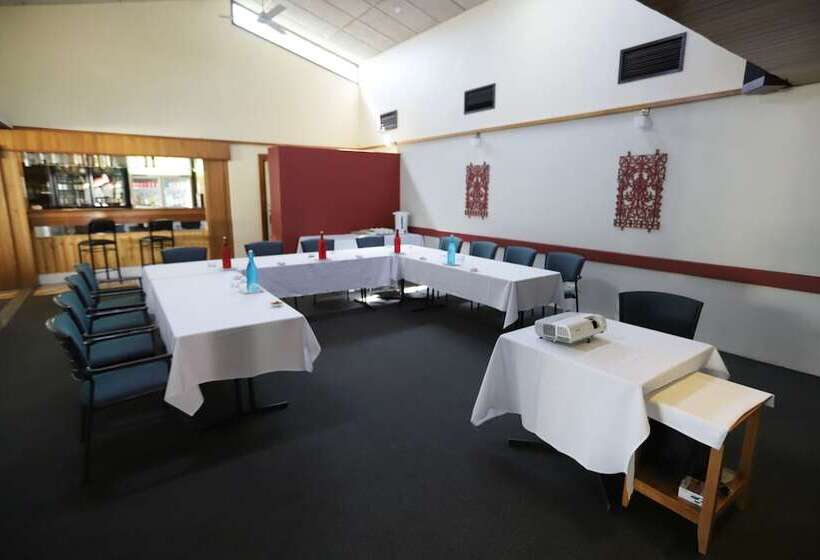 فندق على الطريق Emerald Central Hotel Official