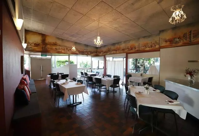 Мотель Emerald Central Hotel Official