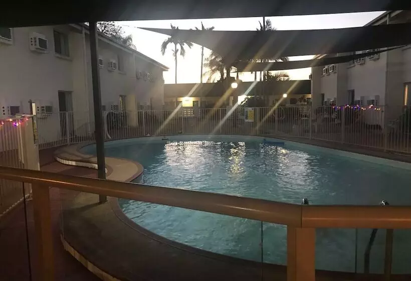 Мотель Emerald Central Hotel Official