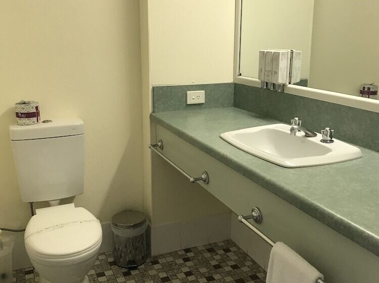 فندق على الطريق Emerald Central Hotel Official