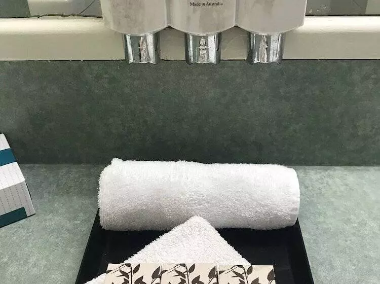 Мотель Emerald Central Hotel Official