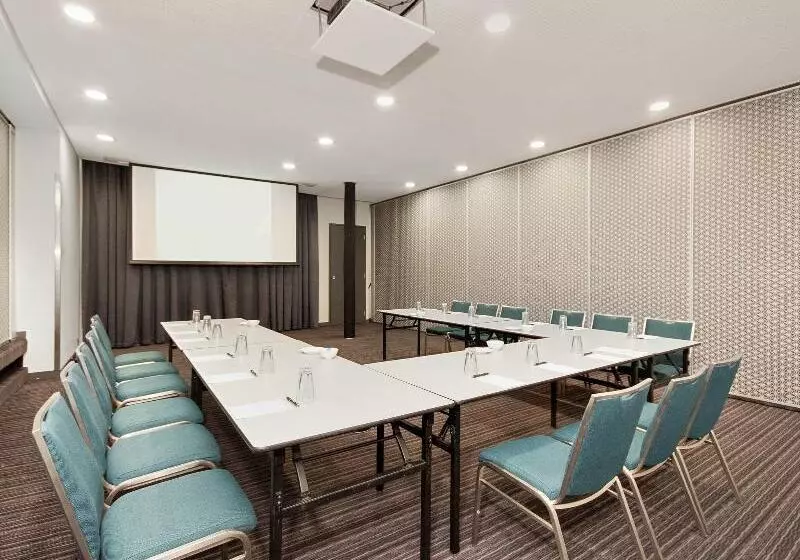 Курорт Mantra Bunbury