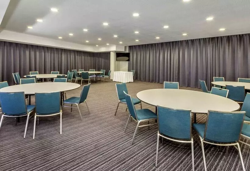 Курорт Mantra Bunbury