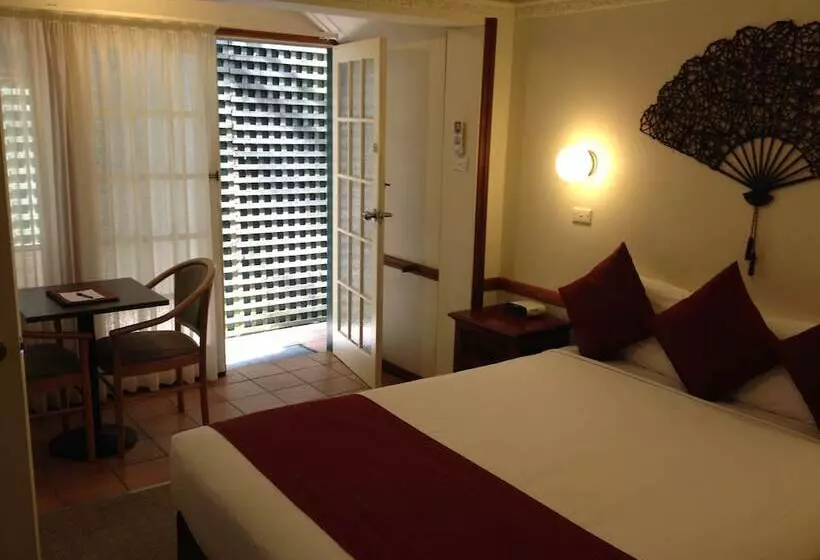 Three Explorers Motel