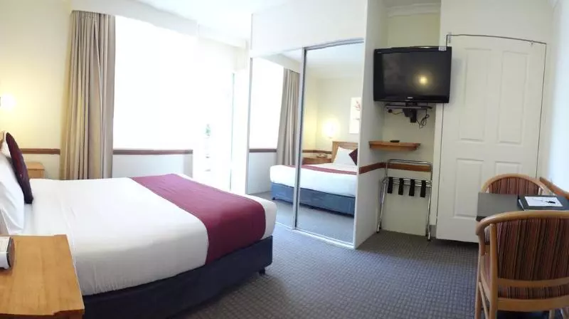 Three Explorers Motel