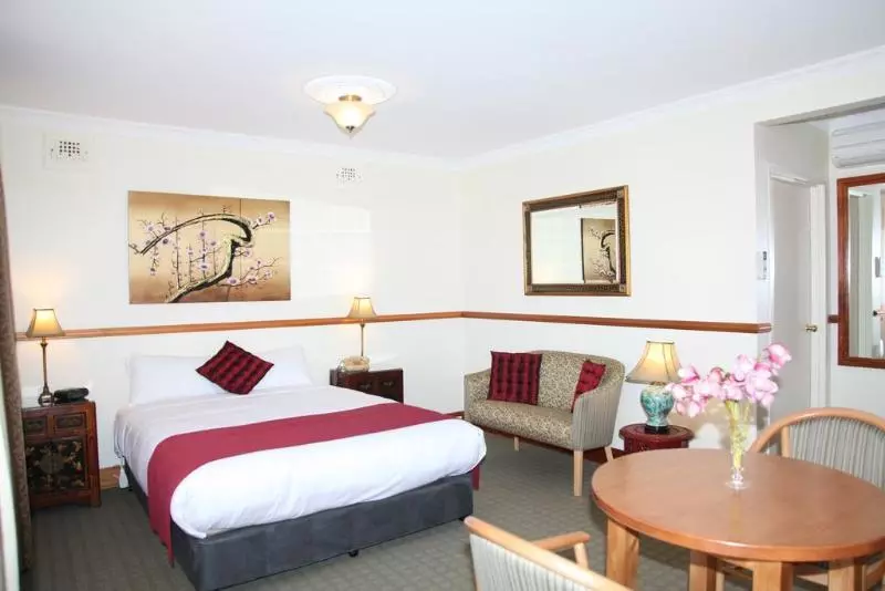 Three Explorers Motel