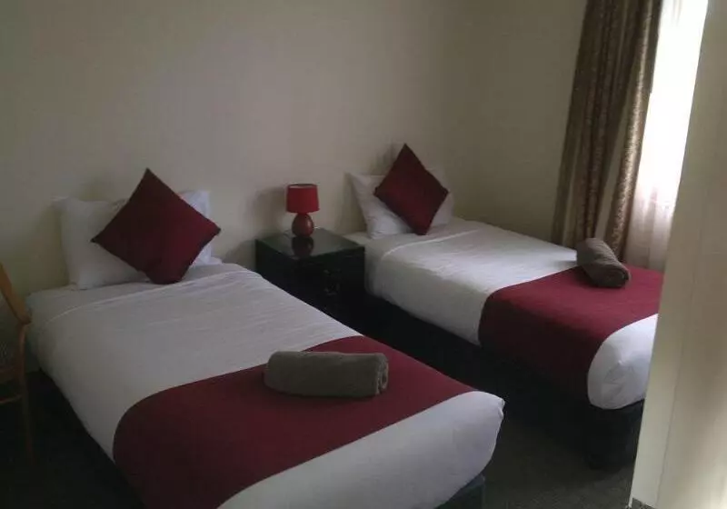 Three Explorers Motel