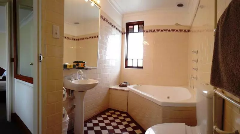 Three Explorers Motel