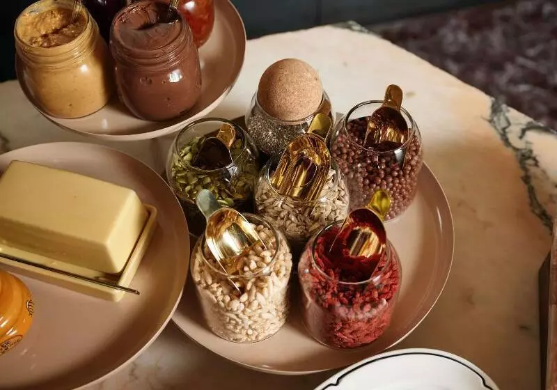 簡易ホテル Morris Sydney, Handwritten Collection