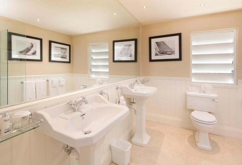 هتل Blue Waters Resort And Spa