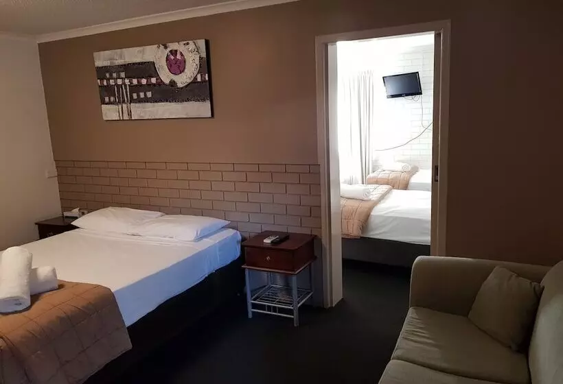 Отель Centrepoint Motor Inn