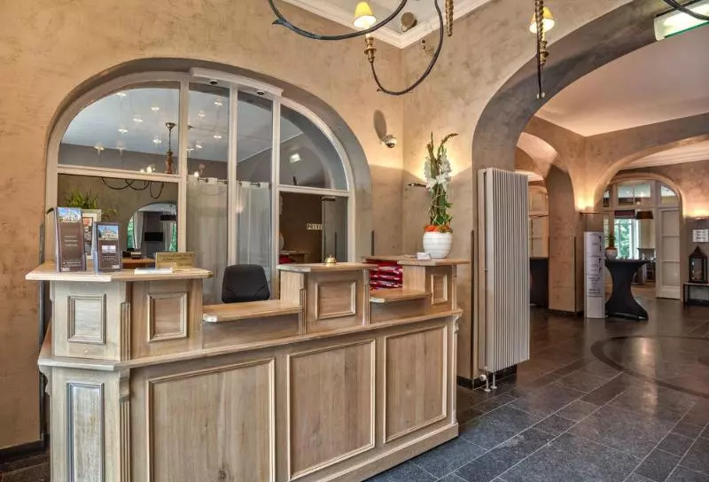 호텔 Le Chateau De Namur