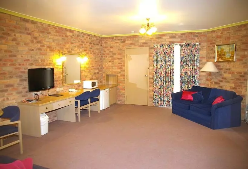 בית מלון כפרי Pines Country Club Motor Inn