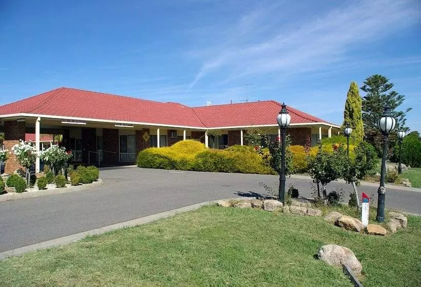 בית מלון כפרי Pines Country Club Motor Inn