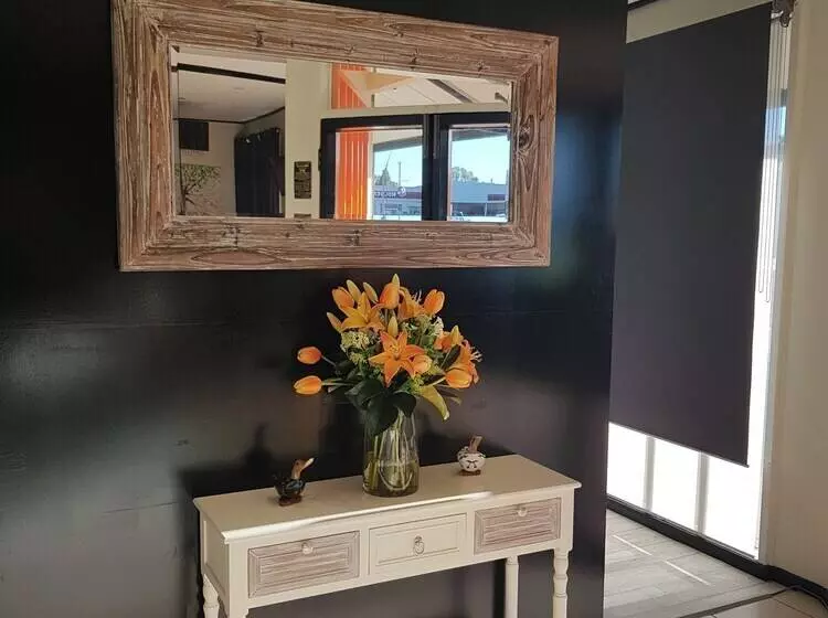 호텔 Town House Motor Inn